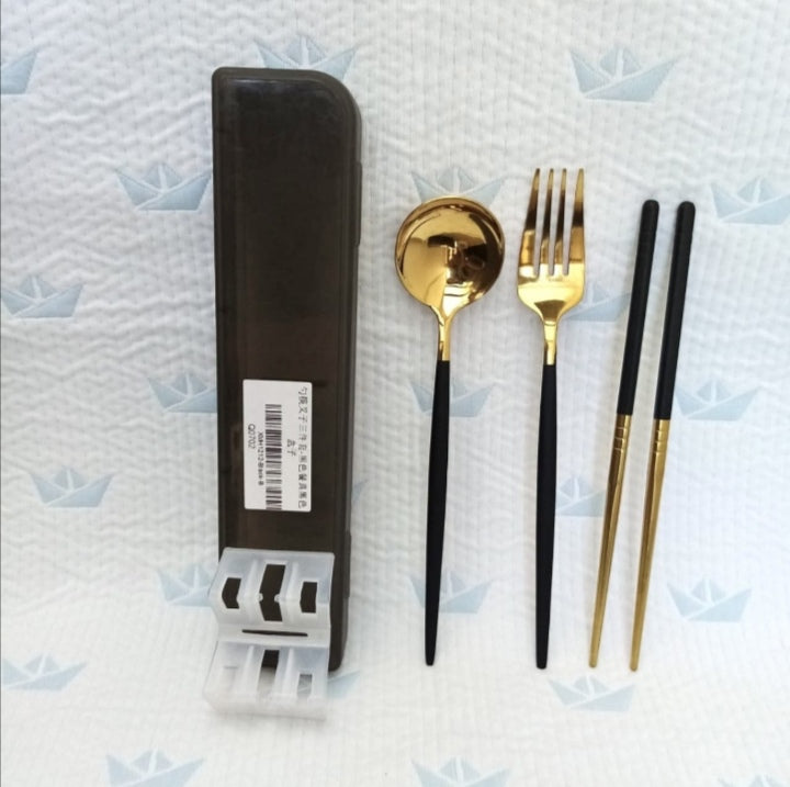 Set de palillos, tenedor, cuchara y estuche negro