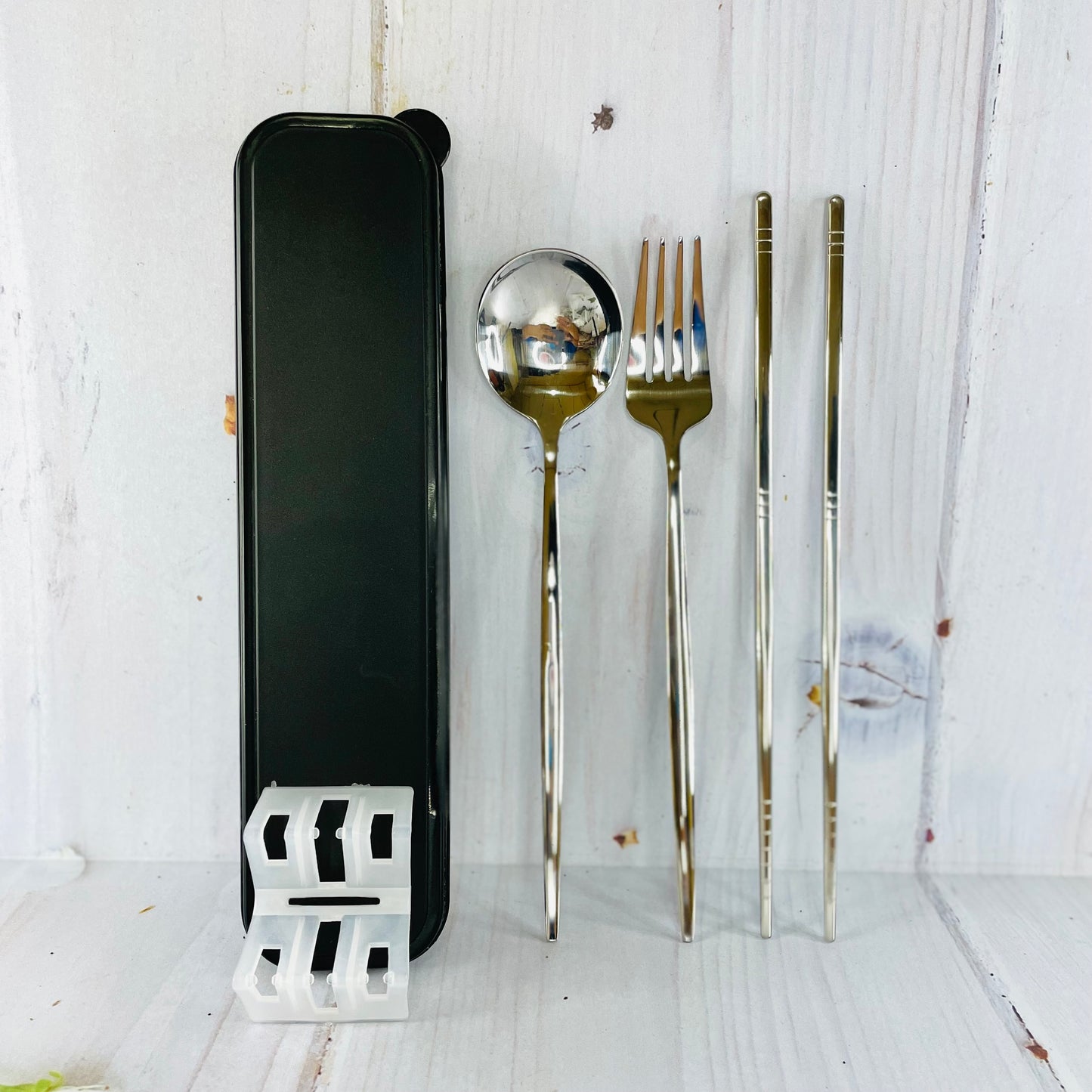 Set de palillos plateado con estuche negro