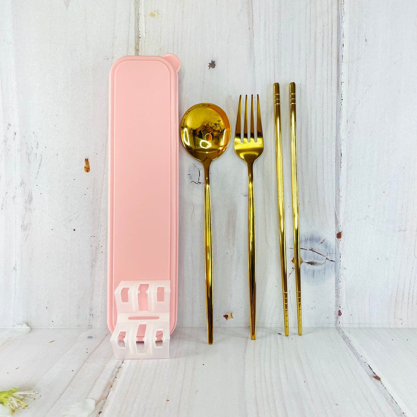 Set de palillos dorado con estuche rosado