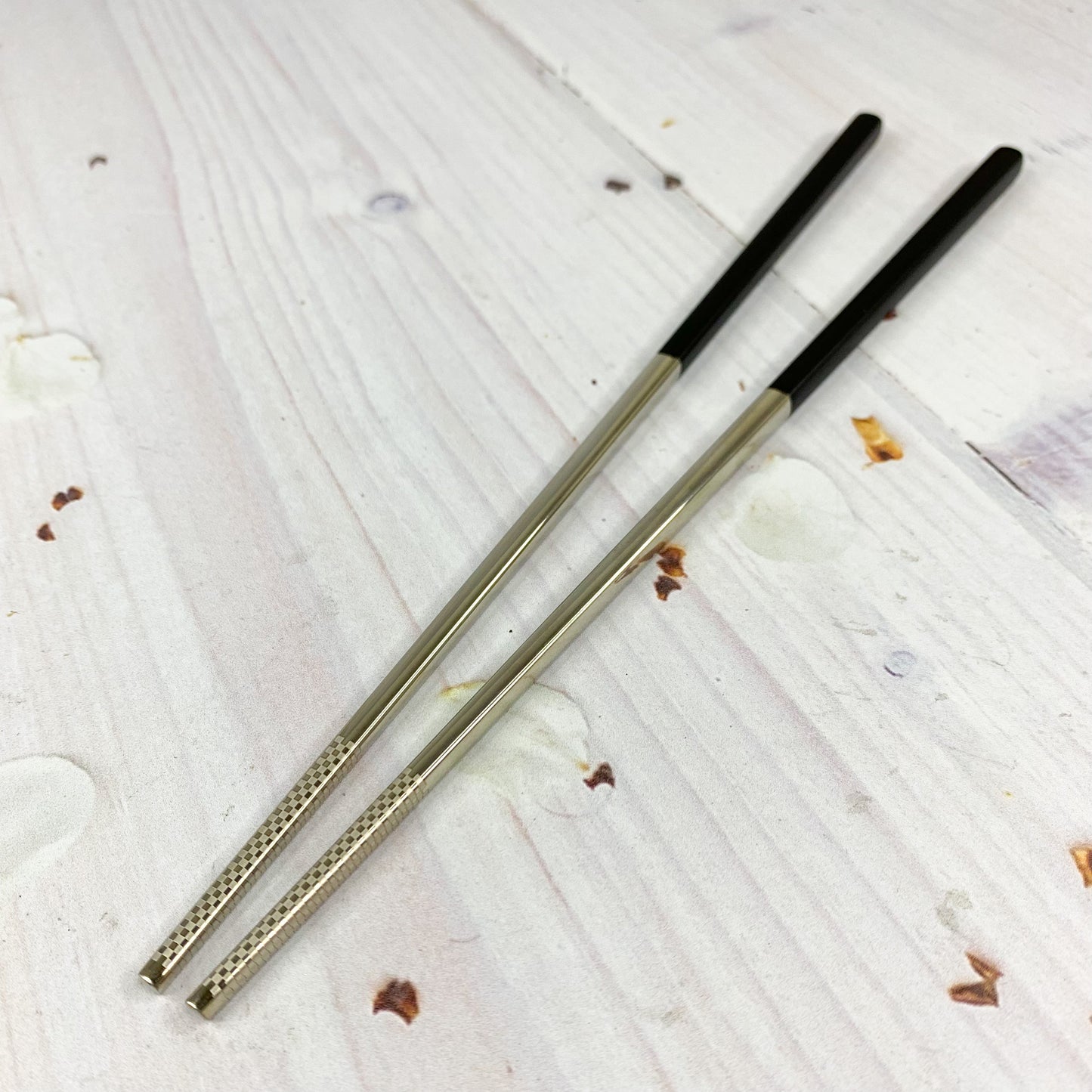 Par de palillos negros con plateado (acero inoxidable)